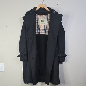 Burberry  Annise  Black Trench Coat Doble Breast Size 2R.